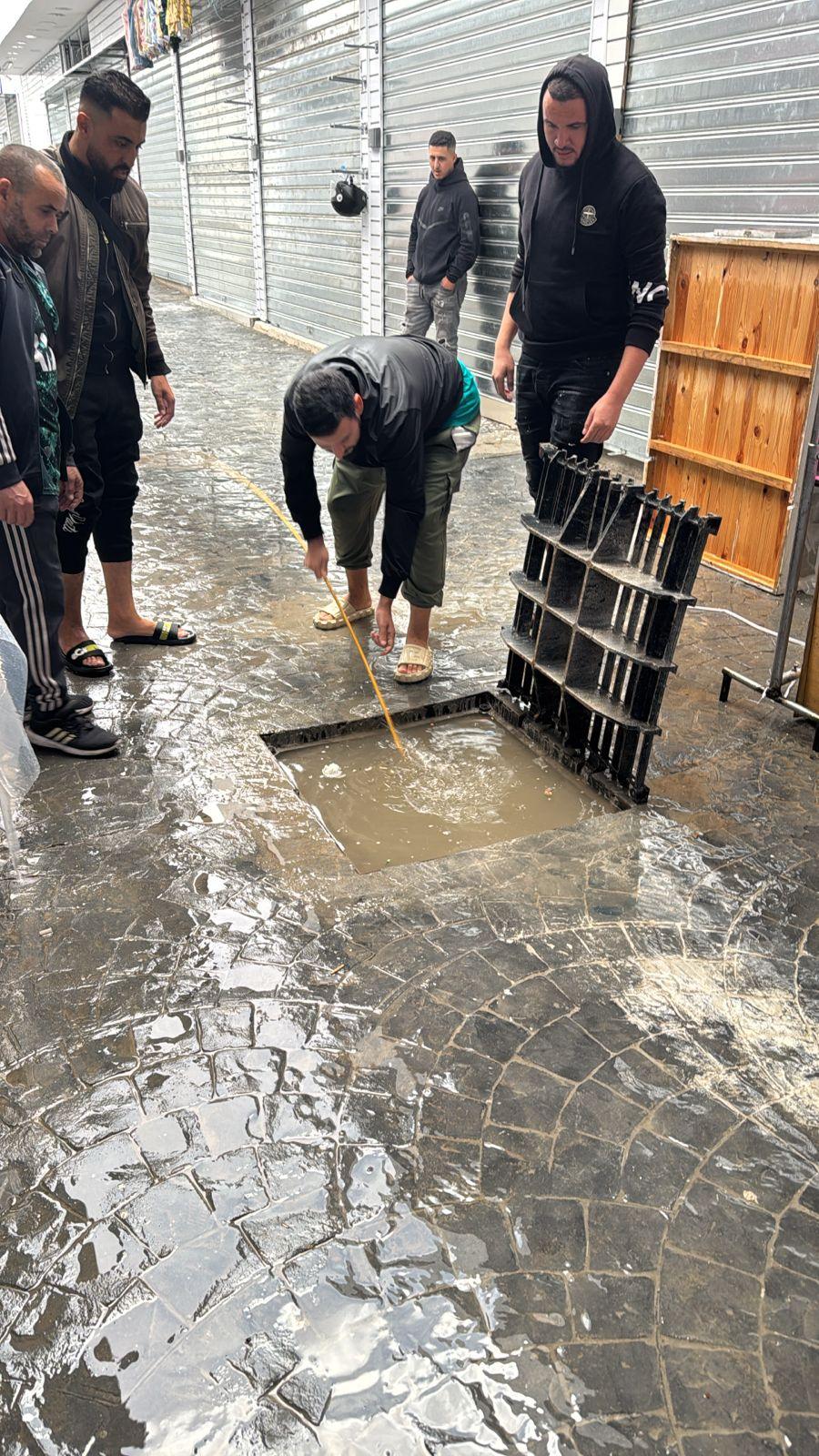 طنجة.. مياه الأمطار والواد الحار تغمران سوق بني مكادة بعد أسبوعين فقط من إعادة افتتاحه