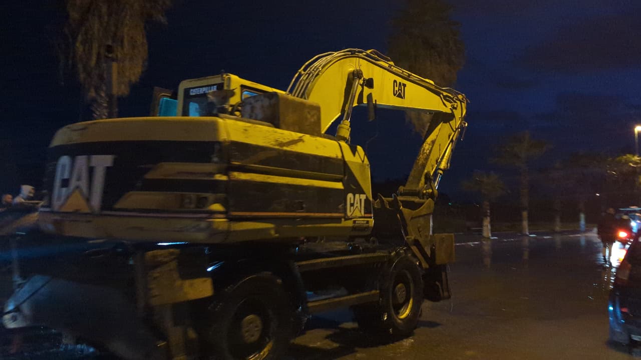 القصر الكبير تحت رحمة الأمطار.. والساكنة تعيش ليلة عصيبة