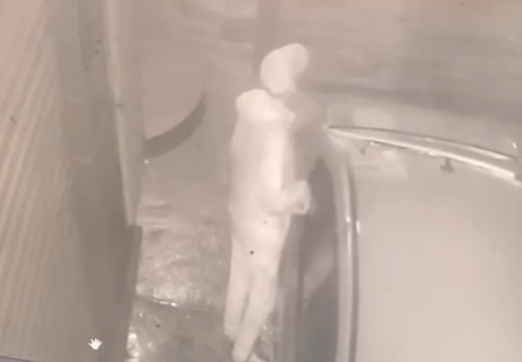 سرقة سيارات بتجزئة المجاهدين في طنجة… كاميرا تفضح الجاني