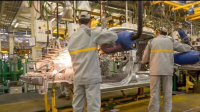 مراسلة رسمية لوزير التشغيل بشأن نقل عمال بمصنع رونو من طنجة إلى الداخلة